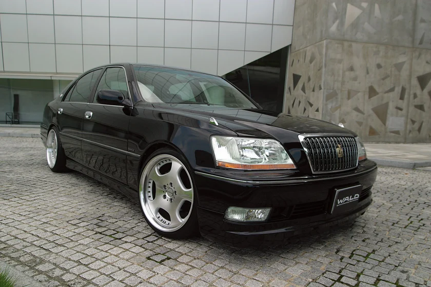 ชุดแต่ง TOYOTA CROWN MAJESTA WALD Japan เอ็กเซ็กคิวทีฟไลน์ ภาพ 2