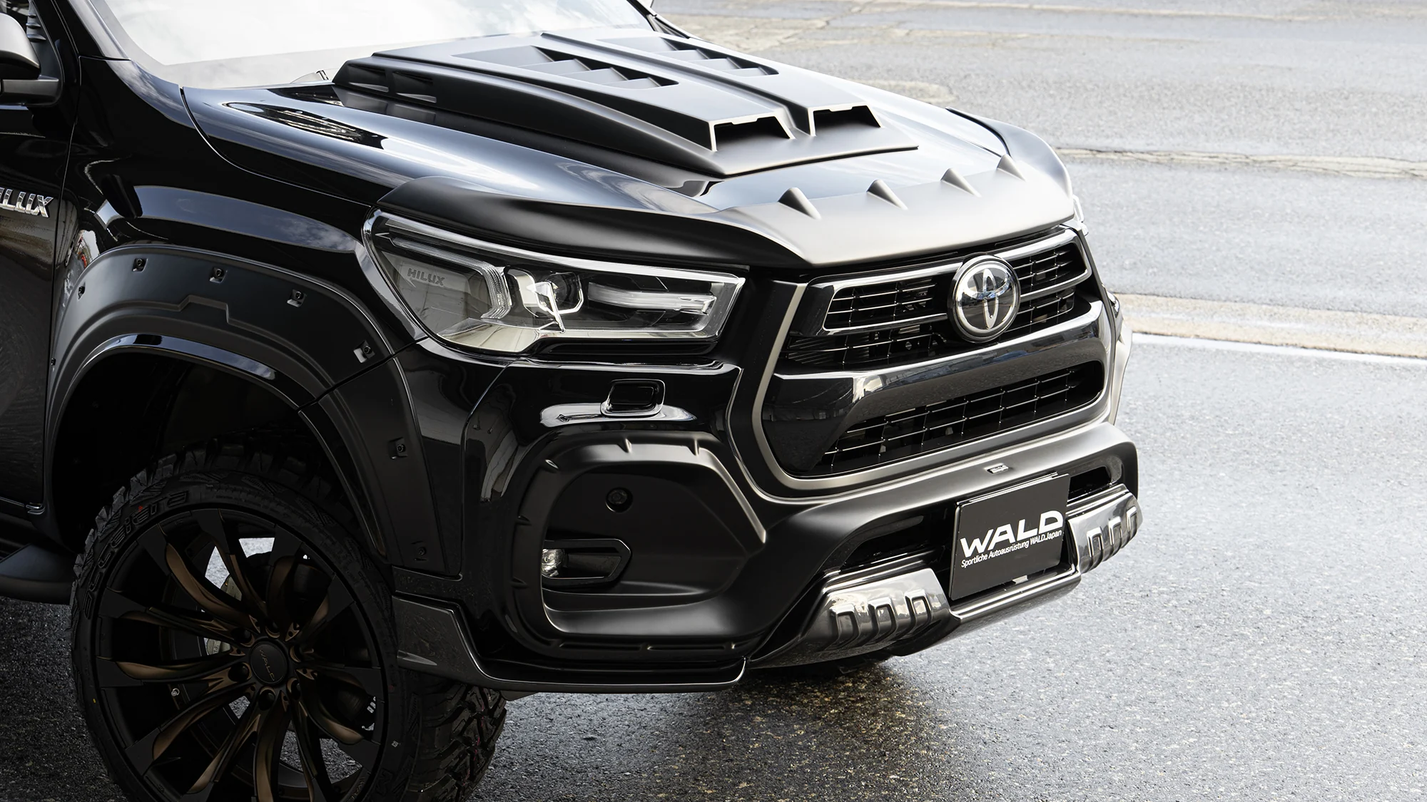 ชุดแต่ง TOYOTA HILUX WALD Japan สปอร์ตไลน์ แบล็กไบซัน เอดิชัน HALF TYPE ภาพ 15