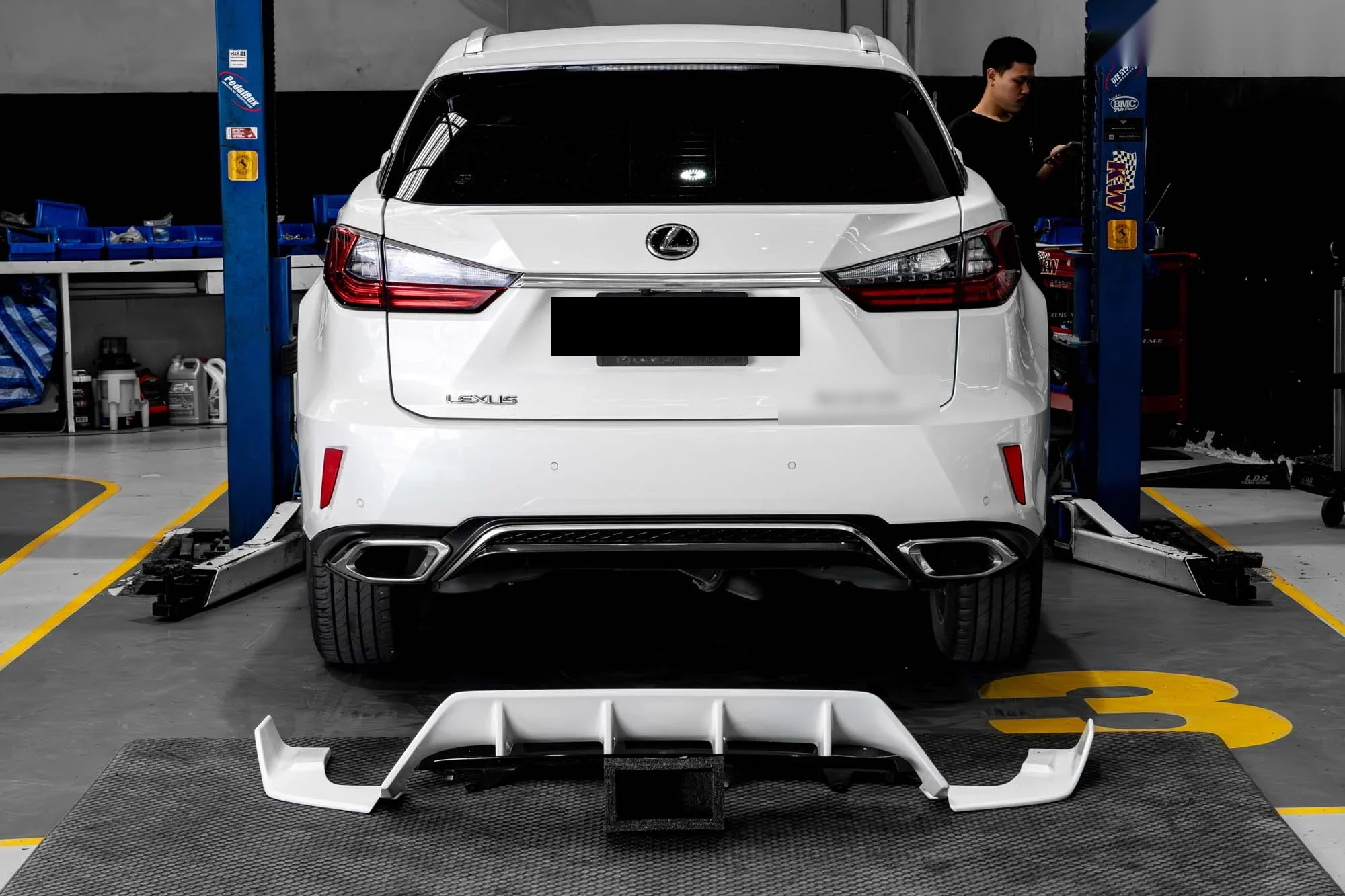 ชุดแต่ง LEXUS RX Lexus RX200T x Artisan Spirits Prodrive Shop ภาพ 2