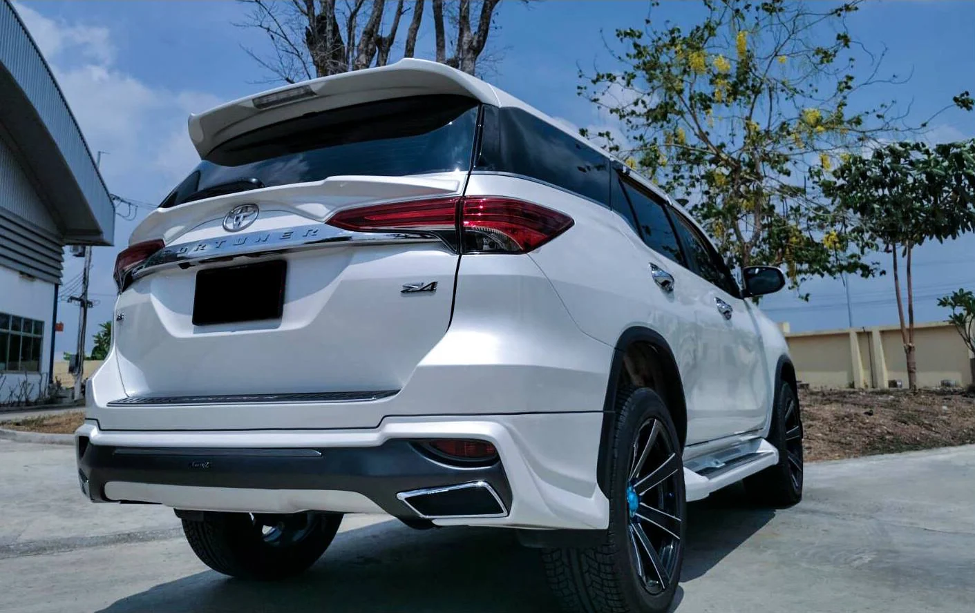 รูปชุดแต่ง ชุดแต่ง Toyota Fortuner 2015 2019 AMT V1 กันชนธรรมดา ภาพที่ 2