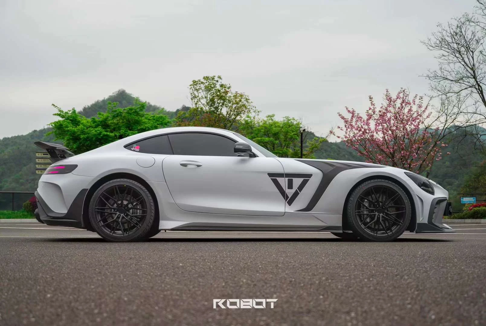 สเกิร์ตข้าง FRP พร้อมส่วนล่างคาร์บอน Robot AMG GT C190 ภาพสินค้า 1