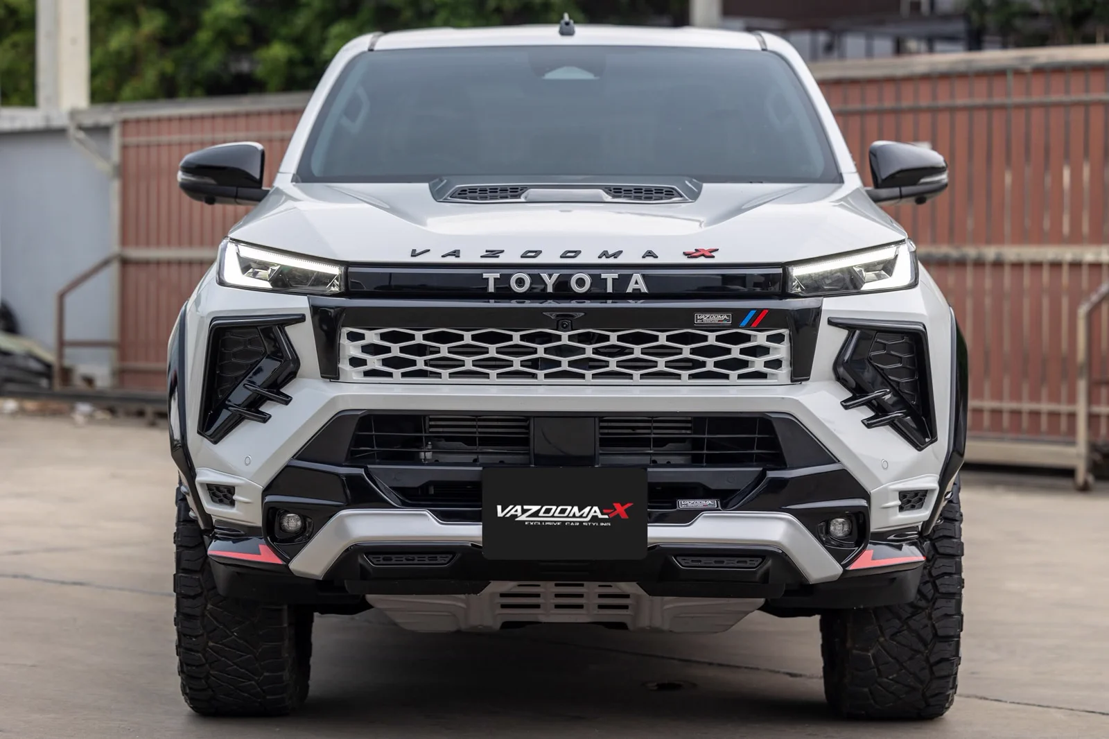 รูปชุดแต่ง ชุดแต่ง TOYOTA Hilux TRAVO 2025 2028 VazoomaX ภาพที่ 3