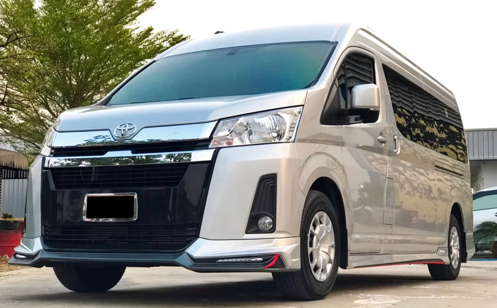 รูปชุดแต่ง ชุดแต่ง TOYOTA Commuter รถตู้ 2019 2025 AMT 2019 V2 ภาพที่ 4