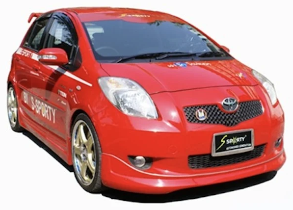 ชุดแต่ง YARIS HATCHBACK 2006 S ภาพรถเต็มคันมุมหน้าจากต้นทาง S-Sporty