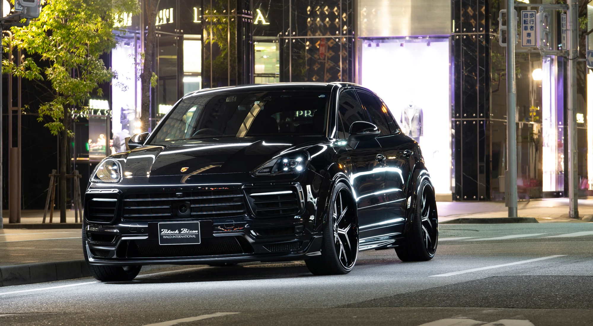 ชุดแต่ง PORSCHE CAYENNE WALD Japan สปอร์ตไลน์ แบล็กไบซัน เอดิชัน ภาพ 17
