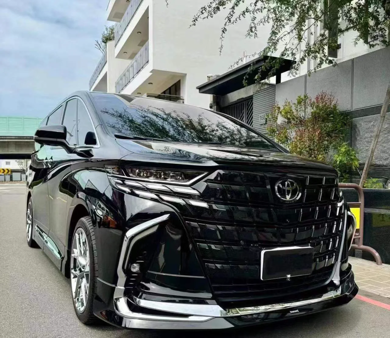 รูปชุดแต่ง ชุดแต่ง Toyota Alphard AH40 24 28 AH40 Modellista ภาพที่ 12