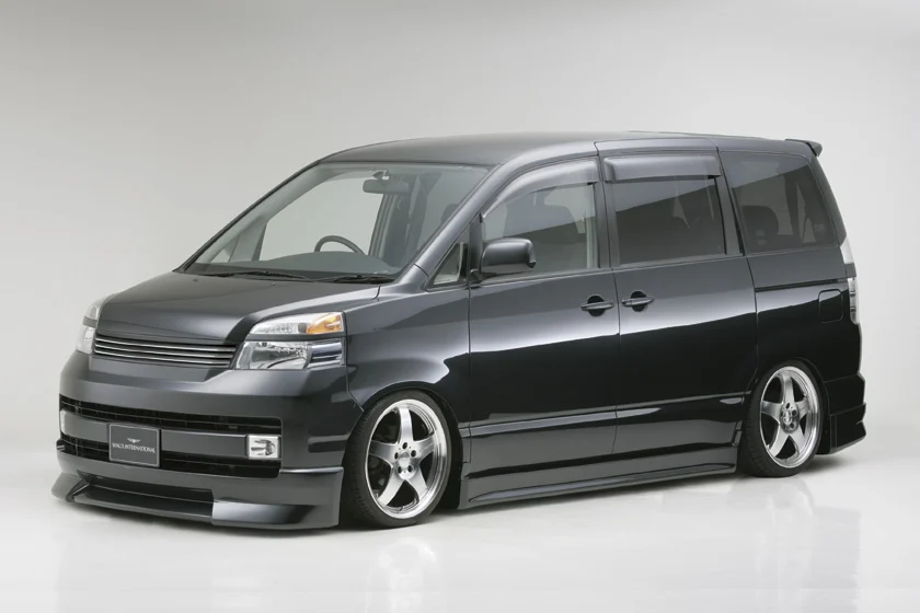 ชุดแต่ง TOYOTA VOXY WALD Japan สปอร์ตไลน์ ภาพ 2