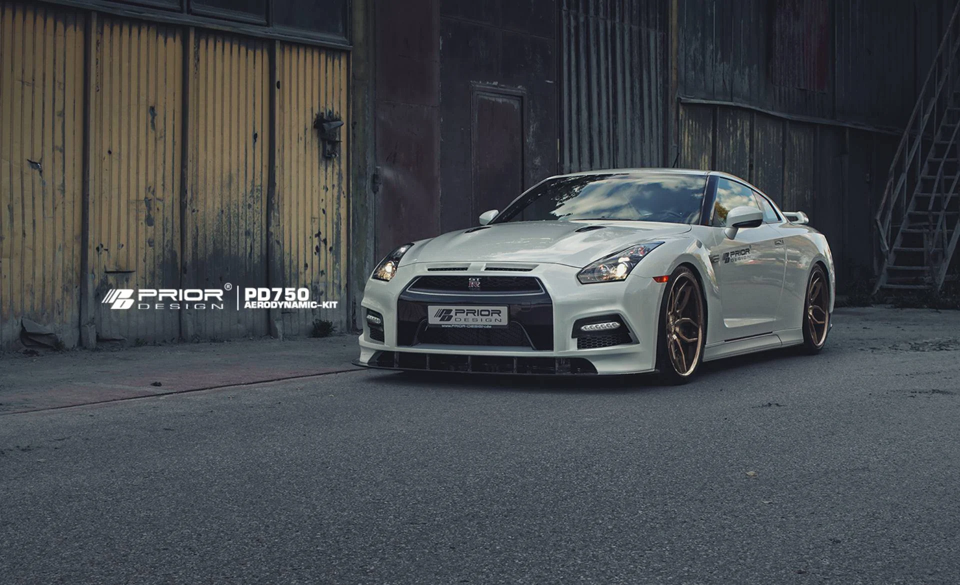 กันชนหน้าพร้อมลิ้นเสริม Prior Design PD750 Front Bumper incl. Spoiler for Nissan GT-R [R35] ภาพสินค้าที่เลือก