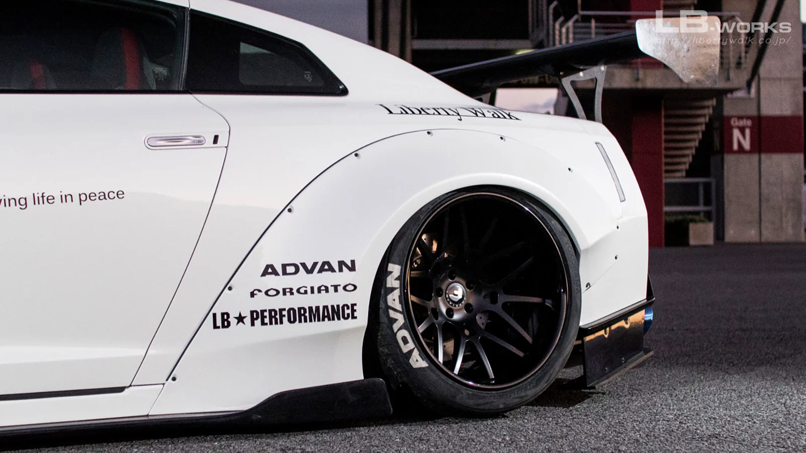 รูปชุดแต่ง ชุดแต่ง Nissan GTR R35 LB Work Type 2 ภาพที่ 7