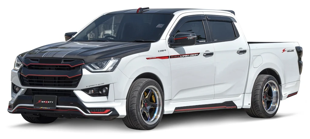 ชุดแต่ง D-MAX 2022 – S-SPORTY ภาพรถเต็มคันมุมหน้าจากต้นทาง S-Sporty