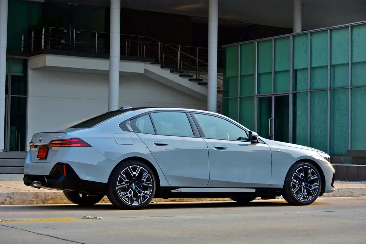 รูปชุดแต่ง ชุดแต่ง BMW Series5 G60 2024 2026 M Sport ภาพที่ 4
