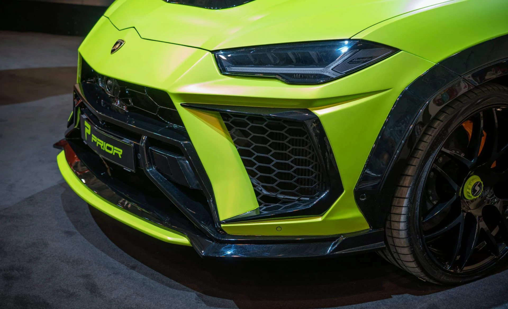 กันชนหน้า Prior Design PD700F Widebody Front Bumper for Lamborghini Urus ภาพสินค้าที่เลือก