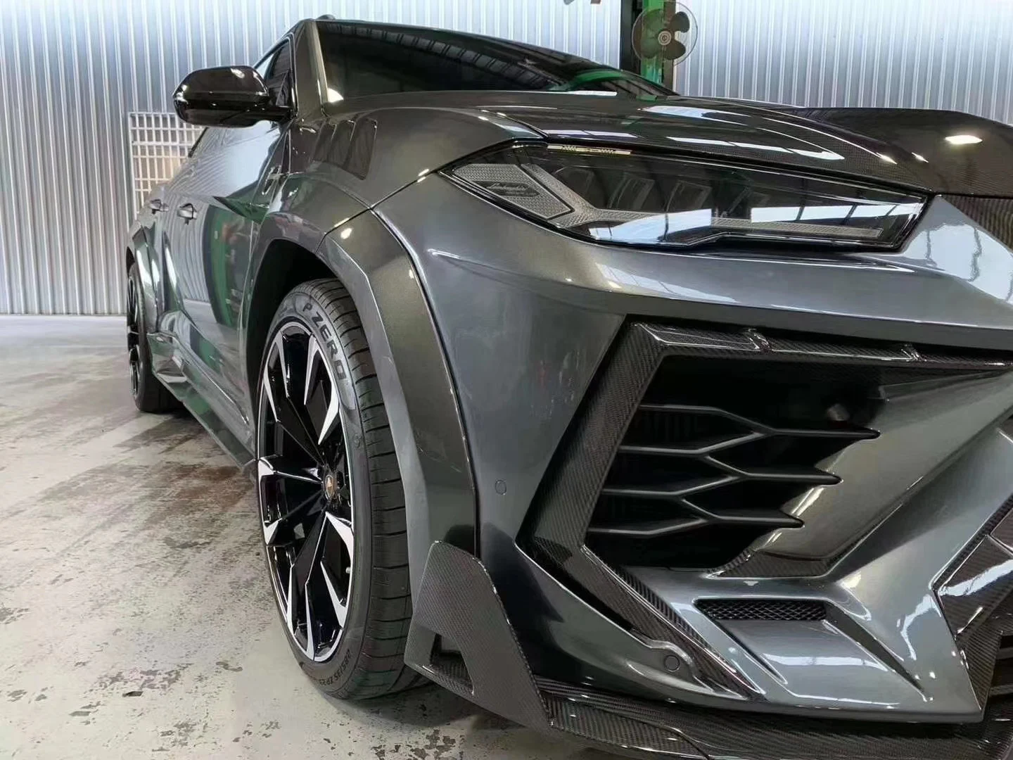 รูปชุดแต่ง ชุดแต่ง Lamborghini Urus Mansory ภาพที่ 3