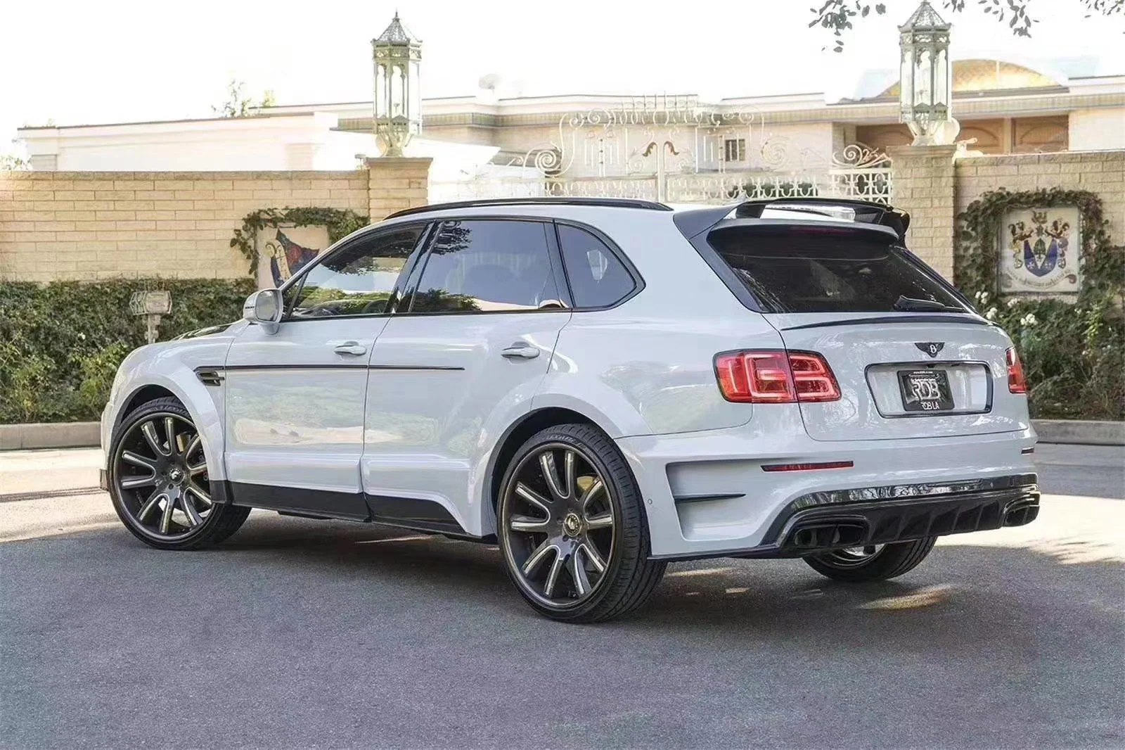 รูปชุดแต่ง ชุดแต่ง Bentley Bentayga Mansory ภาพที่ 6