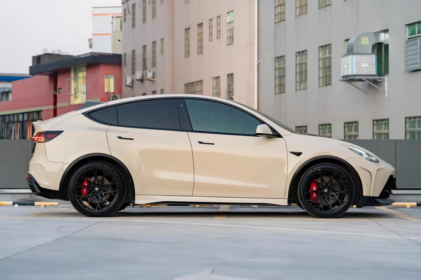 รูปชุดแต่ง ชุดแต่ง Tesla Model y sport v.2 ภาพที่ 3