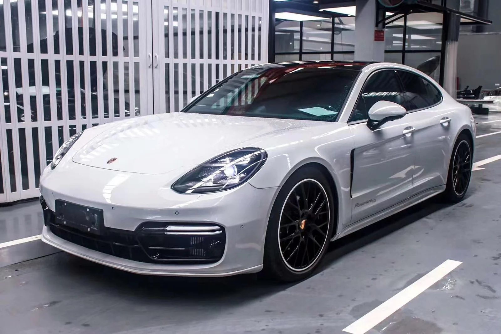 รูปชุดแต่ง ชุดแต่ง Porsche Panamera 971 ปี 16 23 GTS ภาพที่ 5