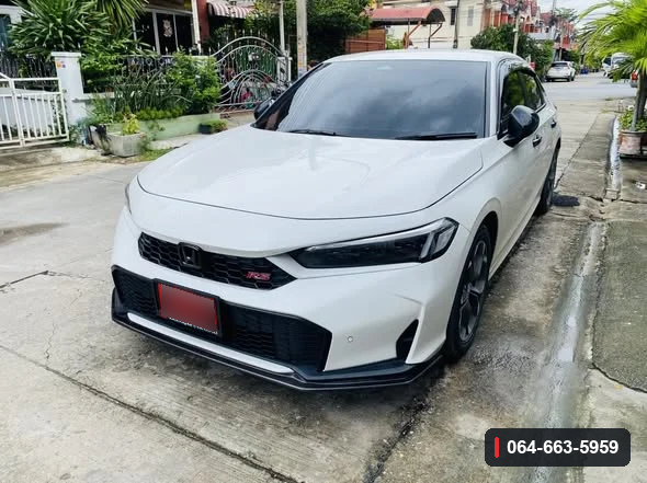 Honda Civic FE มุมด้านหน้า แสดงลิ้นต่อกันชนหน้าติดตั้งบนรถ