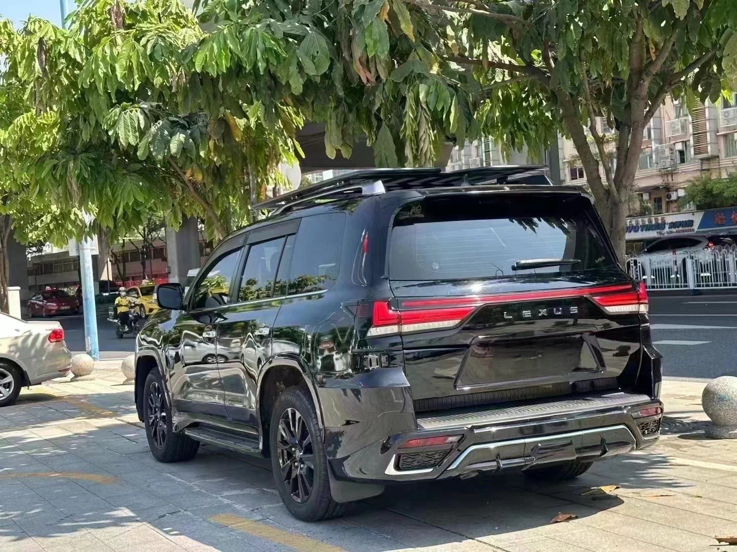 รูปชุดแต่ง ชุดแต่ง Lexus LX 570 เปลี่ยนเป็น Lx600 ภาพที่ 6