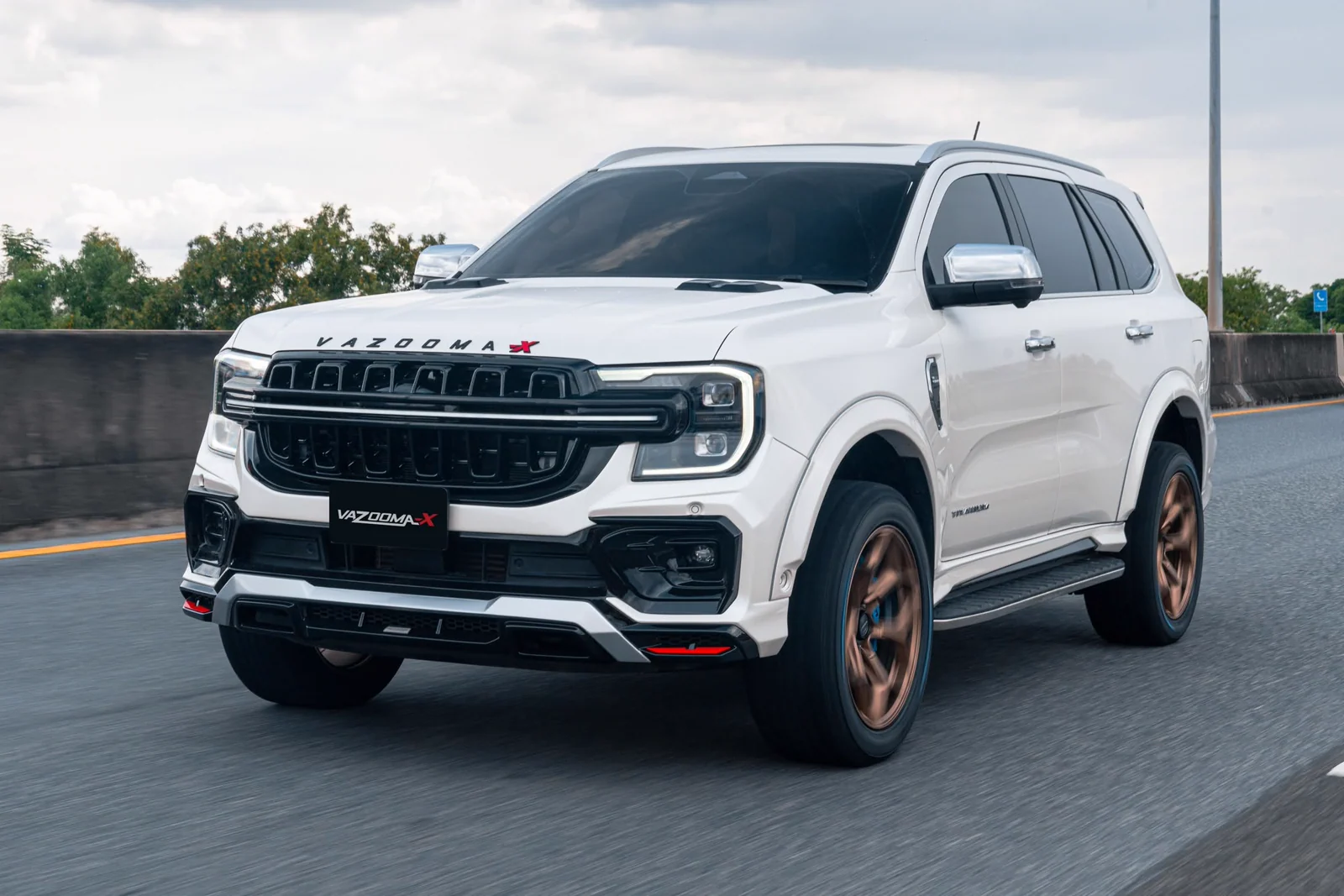 รูปชุดแต่ง ชุดแต่ง Ford Everest 2022 2028 Vazooma X ภาพที่ 3