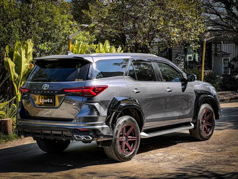 ชุดแต่ง Toyota Fortuner 2020 2024 LumGa AMT – ภาพที่ 52