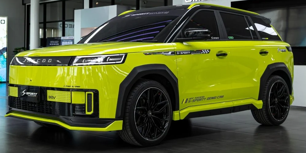 ชุดแต่ง J5 2026 – J FIVE S-ONE ภาพรถเต็มคันมุมหน้าจากต้นทาง S-Sporty