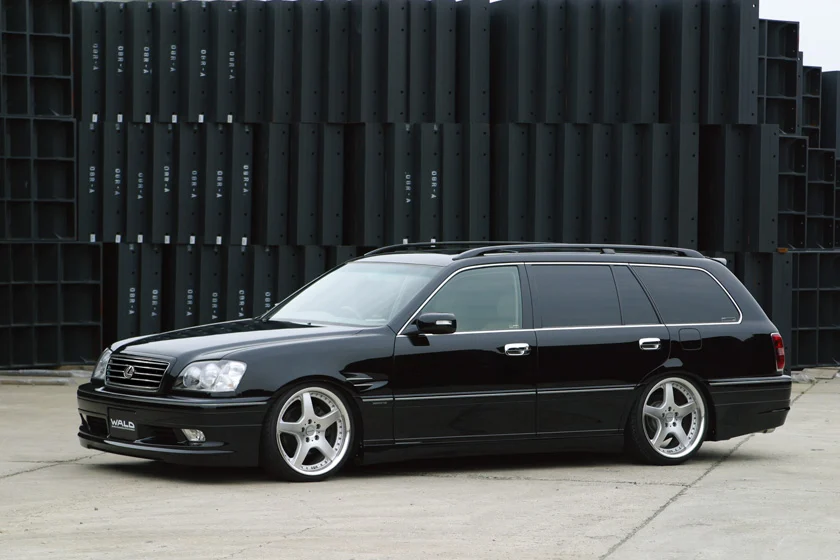 ชุดแต่ง TOYOTA CROWN ESTATE WALD Japan เอ็กเซ็กคิวทีฟไลน์ ภาพ 3