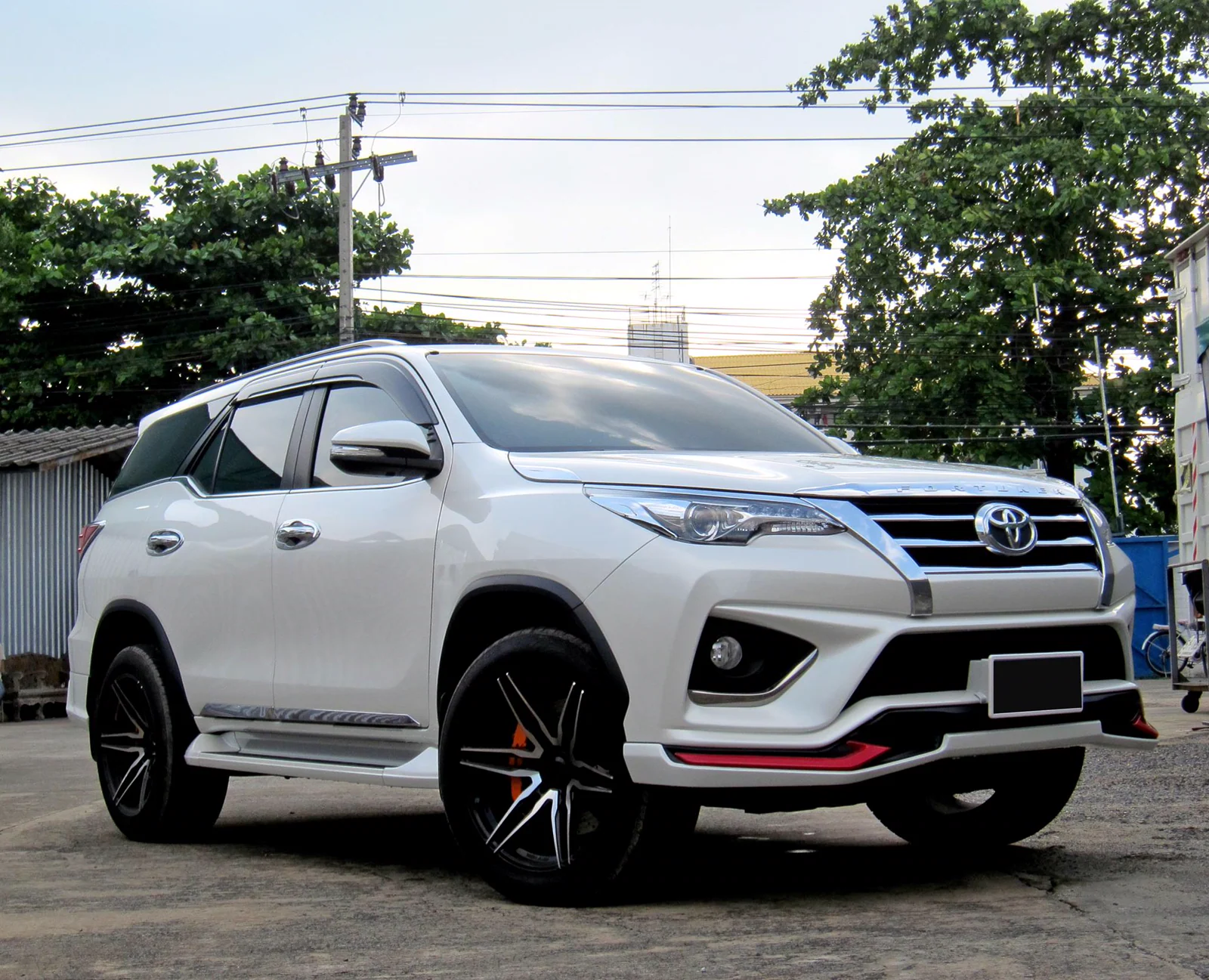 รูปชุดแต่ง ชุดแต่ง Toyota Fortuner 2015 2019 Fiar Design Fiar V2 ภาพที่ 5