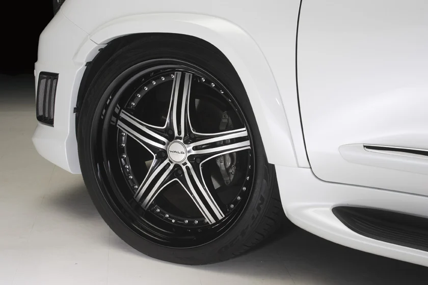 ชุดแต่ง LEXUS LX570 WALD Japan สปอร์ตไลน์ แบล็กไบซัน เอดิชัน ภาพ 13