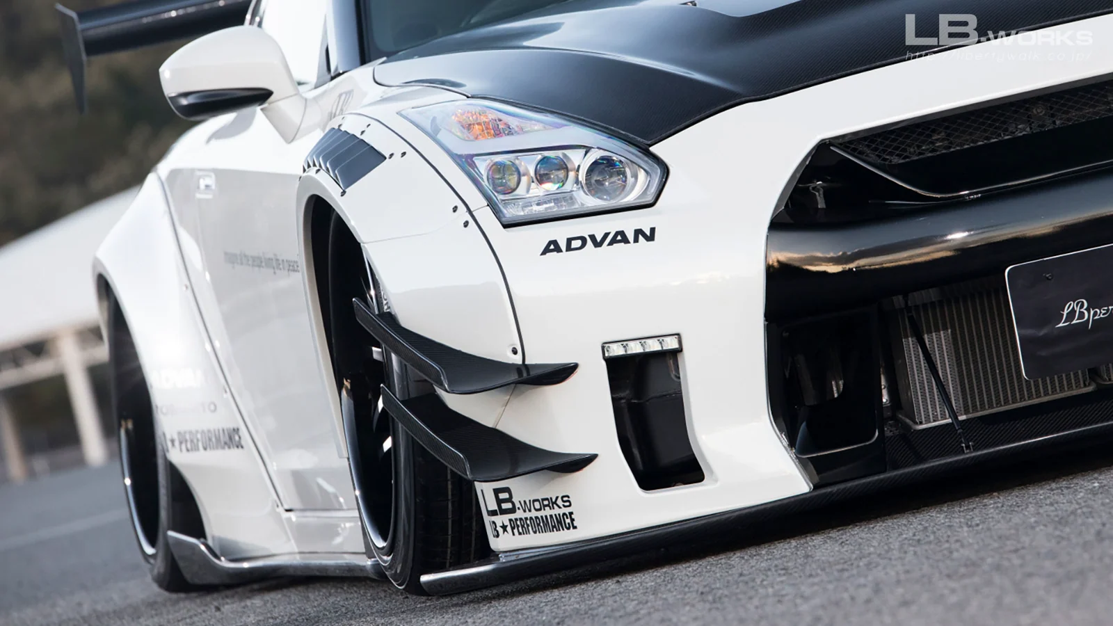 รูปชุดแต่ง ชุดแต่ง Nissan GTR R35 LB Work Type 2 ภาพที่ 10