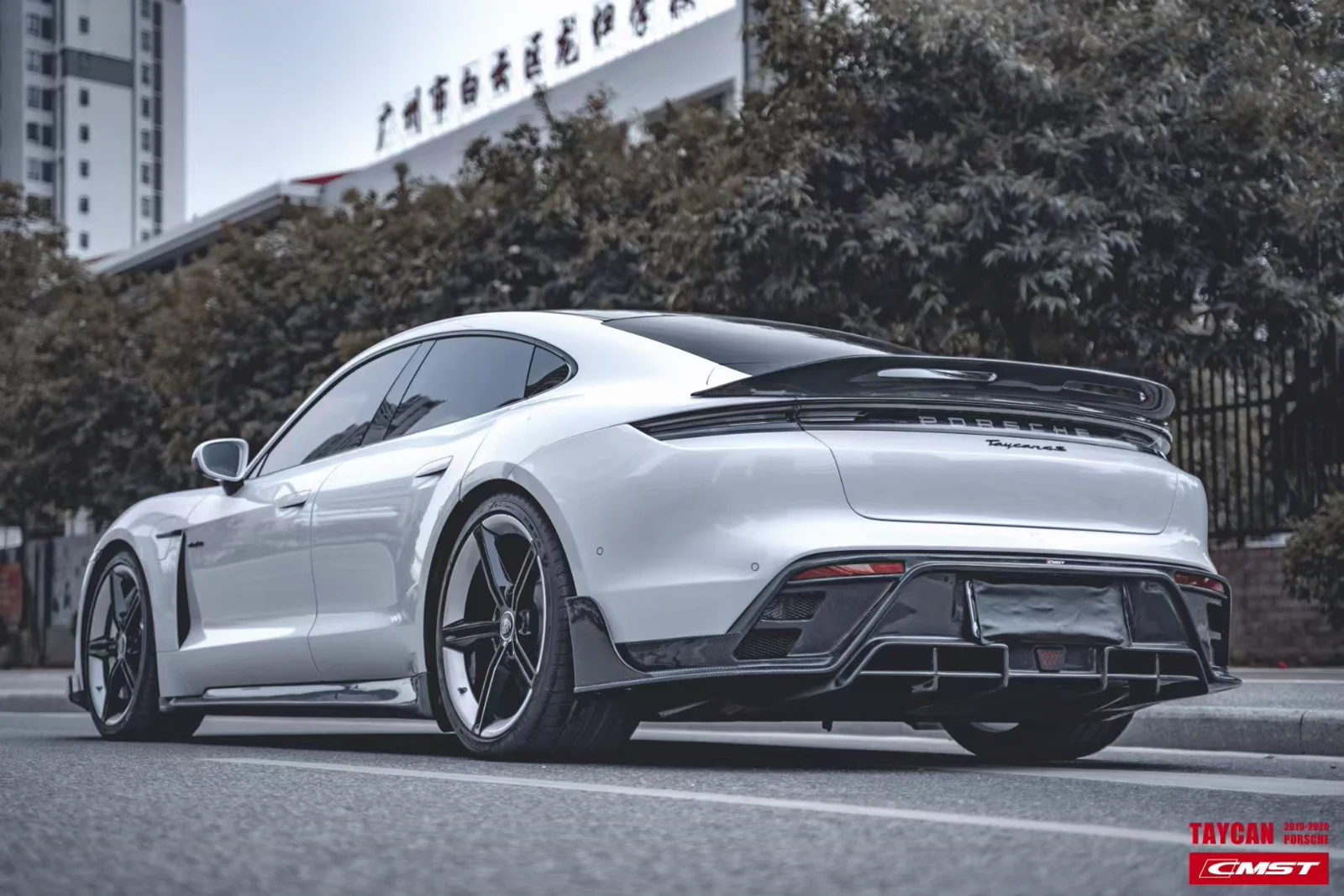 รูปชุดแต่ง ชุดแต่ง Porsche Taycan ภาพที่ 2