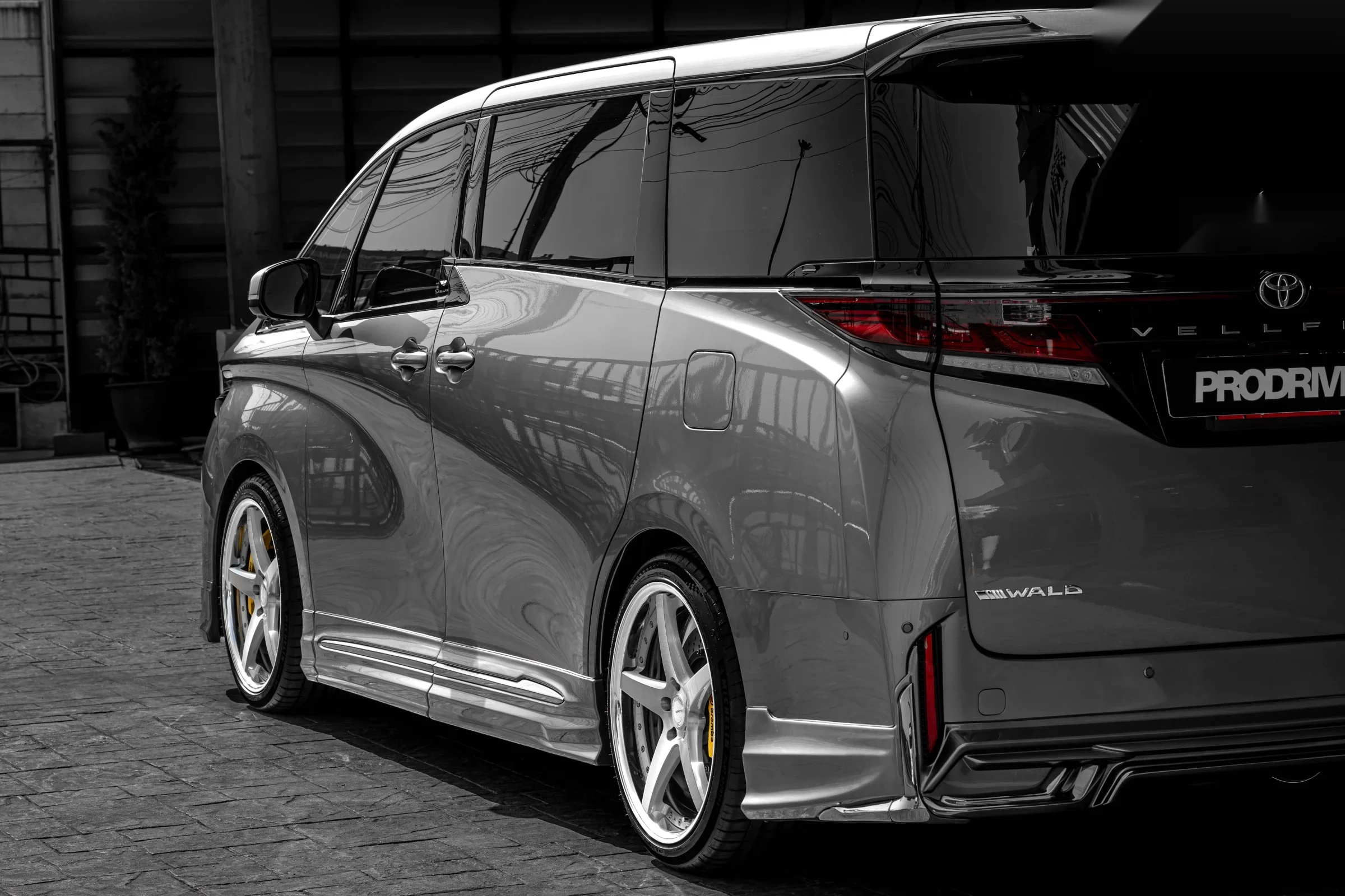 ชุดแต่ง TOYOTA VELLFIRE Toyota Vellfire 40 x Work GNOSIS CVF 21′′ x Brembo GT Brake Kit x PERF Brake x WALD bodykits Prodrive Shop ภาพ 7