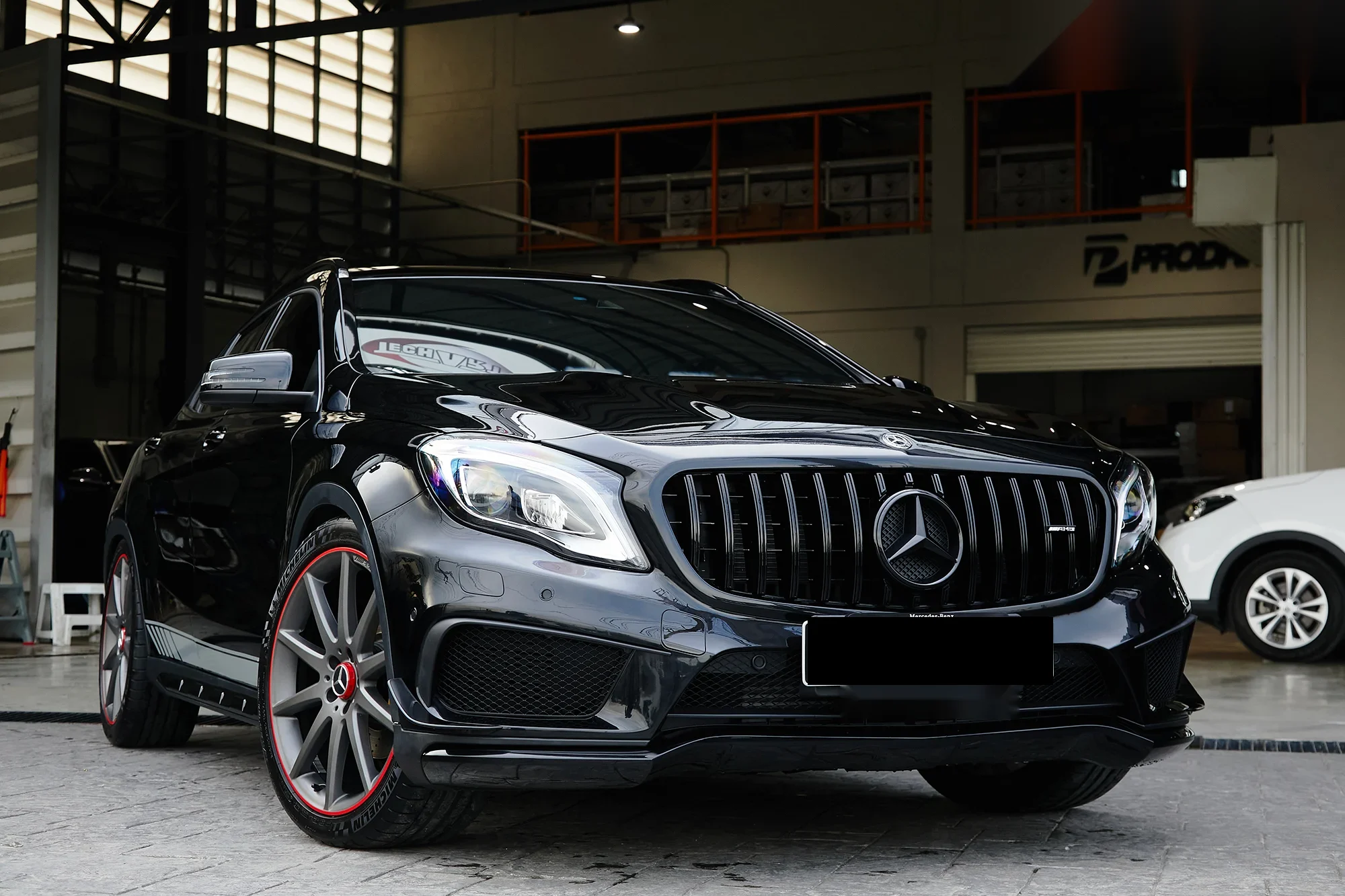 ชุดแต่ง MERCEDES BENZ GLA Mercedes-Benz GLA ติดตั้งชุดแต่ง GLA45 AMG Prodrive Shop ภาพ 4
