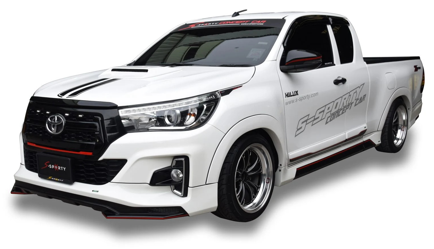 ชุดแต่ง REVO 2019 SPORT มีโป่ง ภาพรถเต็มคันมุมหน้าจากต้นทาง S-Sporty