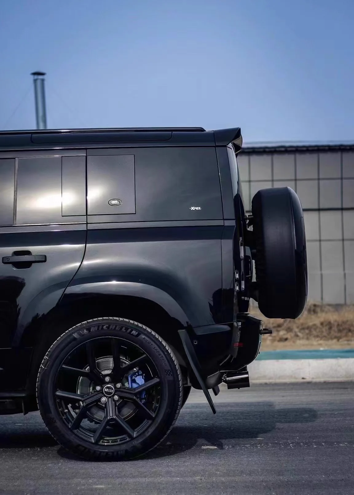 รูปชุดแต่ง ชุดแต่ง Land Rover Defender Black kit ภาพที่ 5