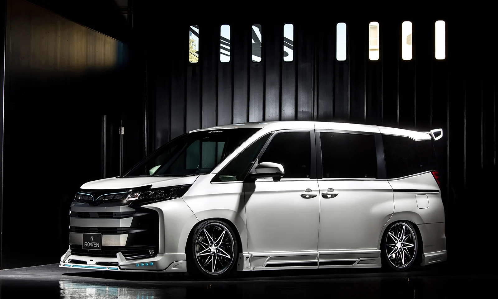 ชุดแต่ง TOYOTA 90 NOAH S-Z/S-G Grade ZWR/MZRA 2022/1~2026/4 Rowen Japan