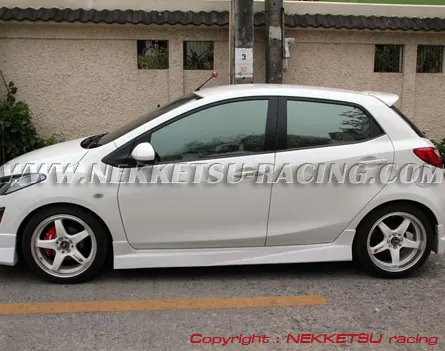 ชุดแต่งรอบคัน Mazda2 รุ่น 5 ประตู ทรง Shark Speed – ภาพที่ 11