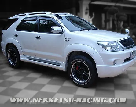 ชุดแต่งรอบคัน Fortuner ทรง TRD (Fiber) – ภาพที่ 2