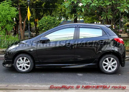 ชุดแต่งรอบคัน Mazda2 รุ่น 5 ประตู ทรง Shark Speed – ภาพที่ 15