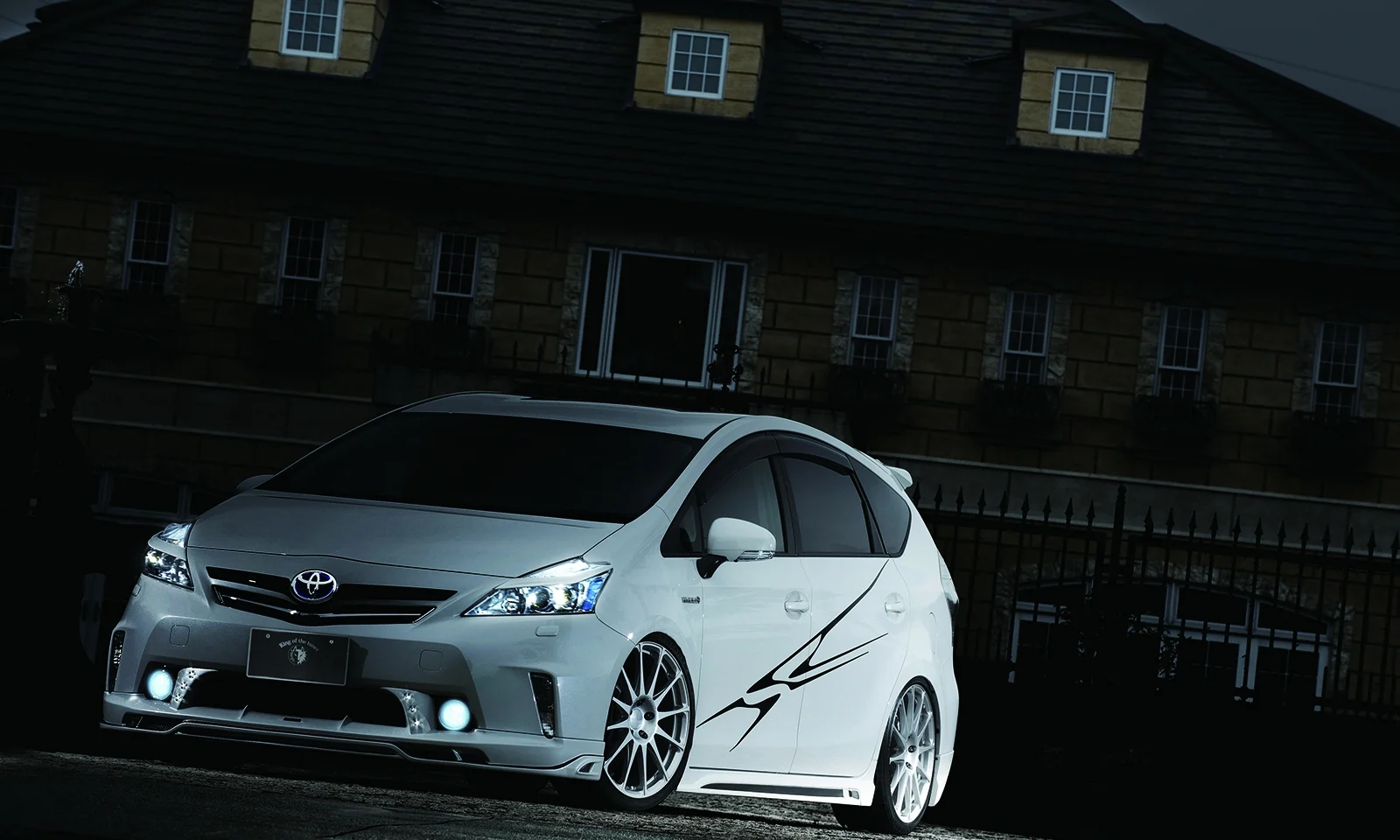 ชุดแต่ง TOYOTA 40 PRIUS α MODEL ZVW40/41 2011.5~2014.11 Rowen Japan